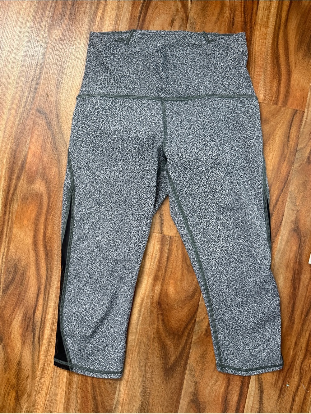 Lululemon High-Waist Gray Speckled Capri Leggings with Sheer Mesh Panel - Picture 6 of 7